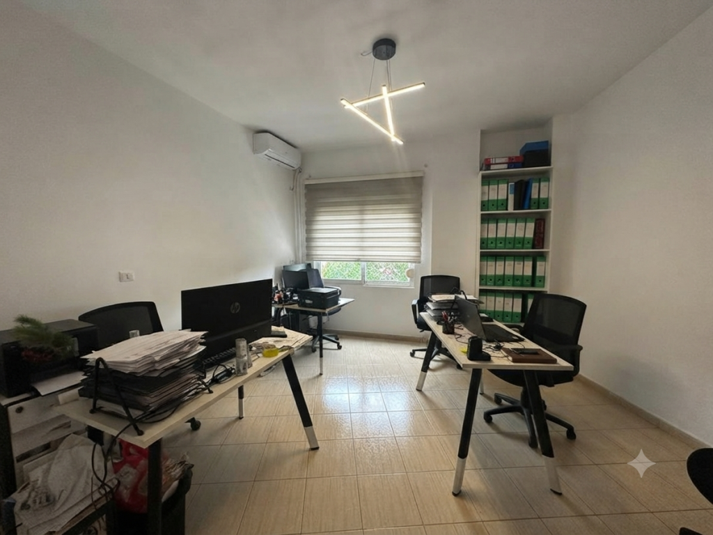 Qera, Ambient per zyra, Komuna e Parisit, Tirane