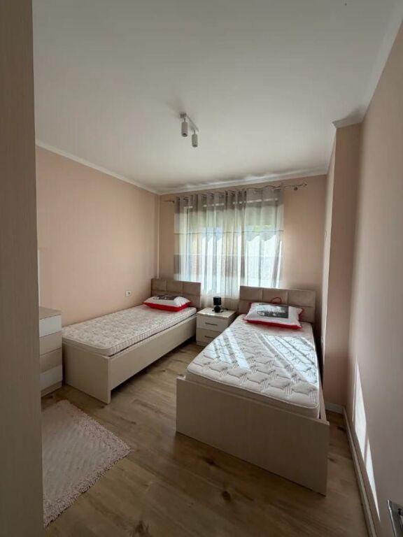 Jepet Me Qera Apartament 1+1+1 Ballkon