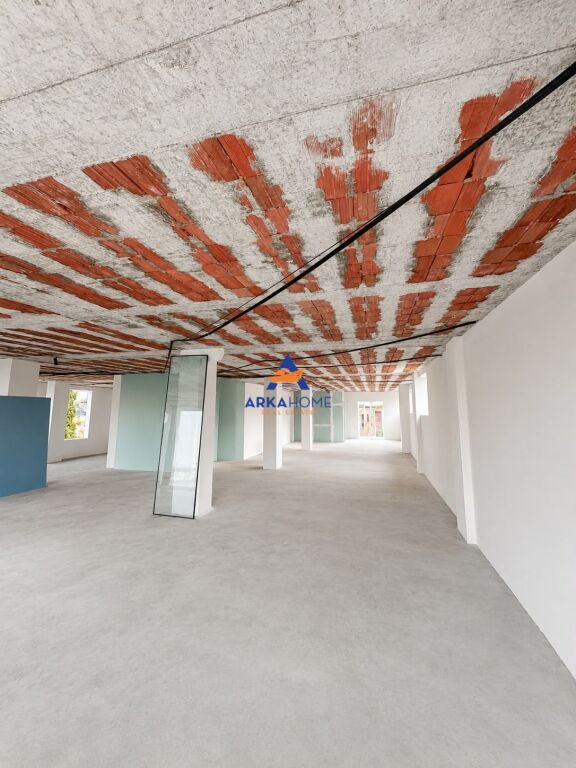 LOCALE COMMERCIALE / UFFICIO IN AFFITTO 1000M2 "SAUK" 10.000 EURO