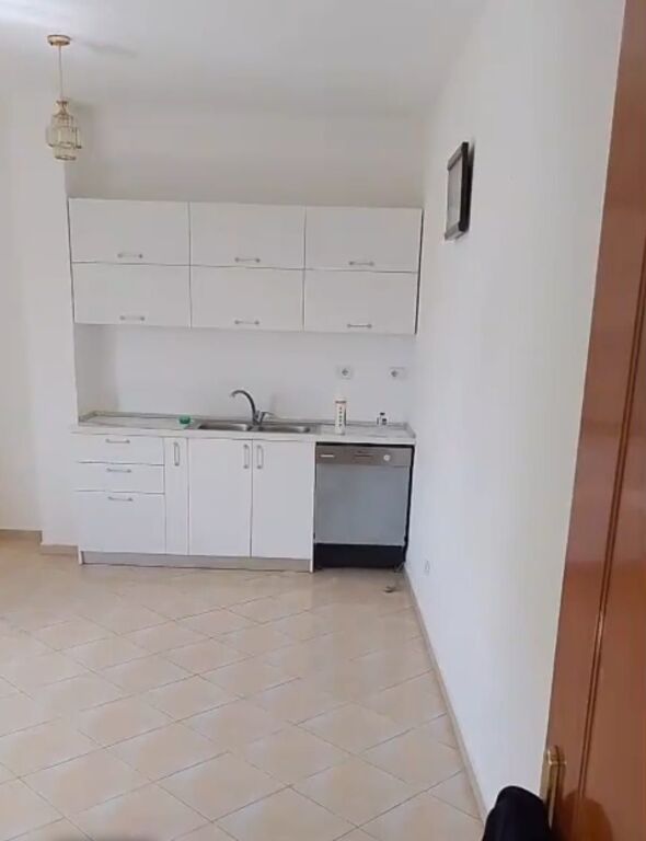 Affitto | Apartament 2 + 1 | Rruga Jordan Misja | 350 €/mese