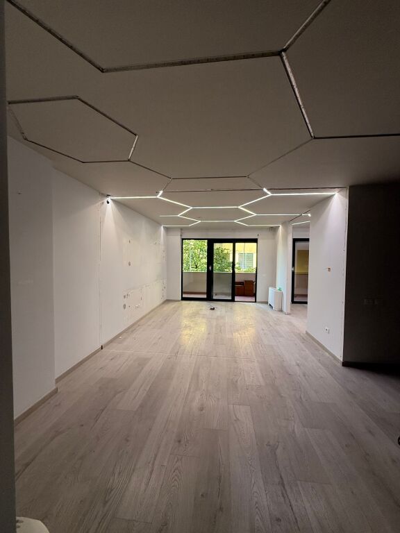 BLOCK BUSINESS PREMISES FOR RENT!