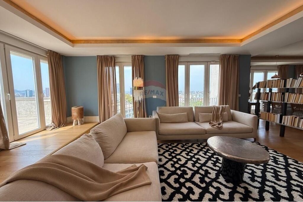 Penthouse Ekskluziv për Shitje – Luks, Arkitekturë Bashkëkohore dhe Panoramë 360° mbi Tiranën
