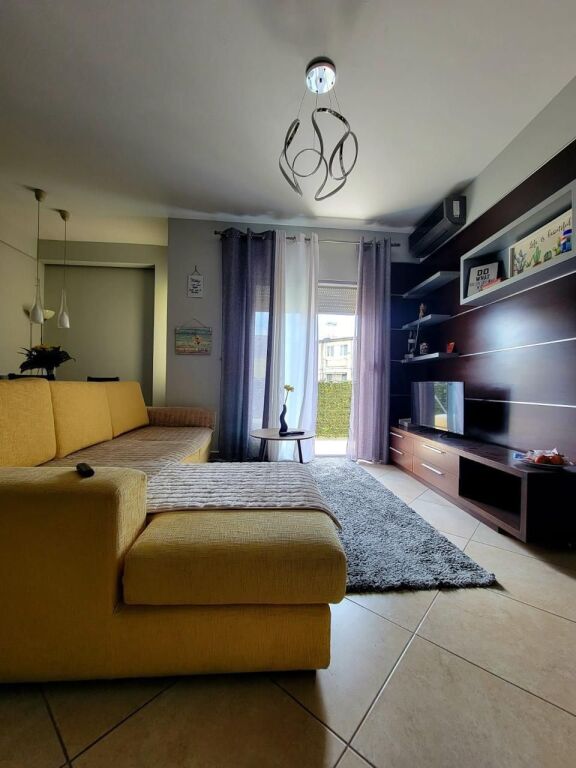 I rent a 1+1 apartment in Ali Dem. 450 thousand lek