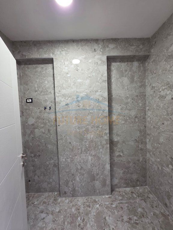 Shitet, Apartament 2+1+2, Restorant Deliu, Fresk.