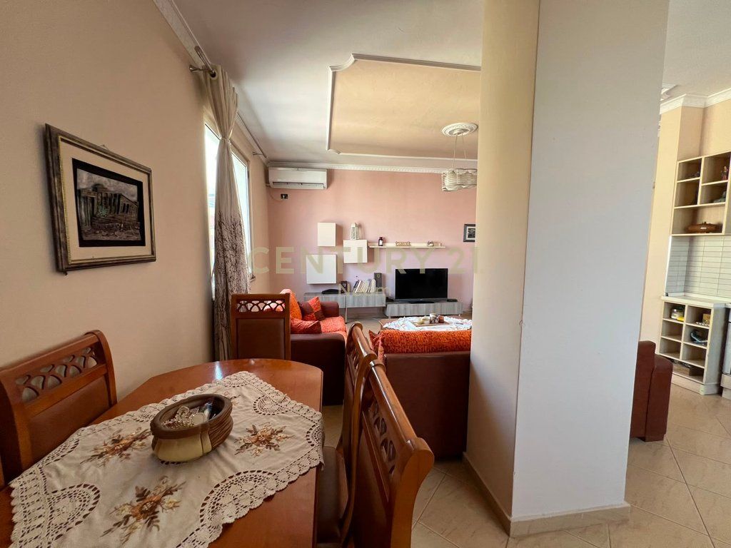 Shitet apartament 2+1+2 në Astir