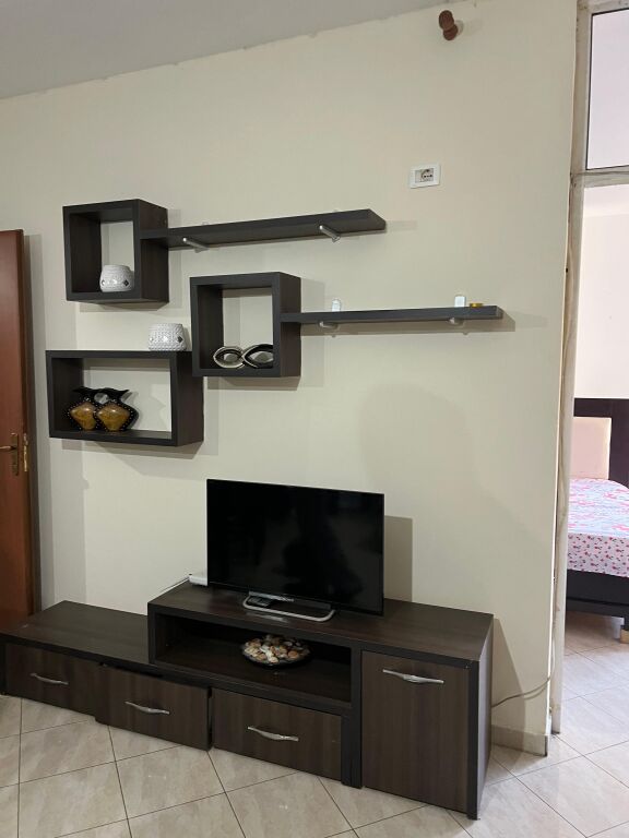 Jepet me qira 2+1+1 Astir Bar Artisti 45.000 leke