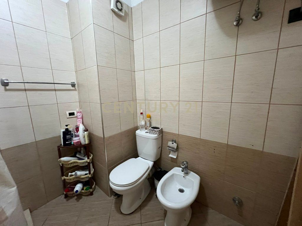 Shitet apartament 2+1+2 në Astir