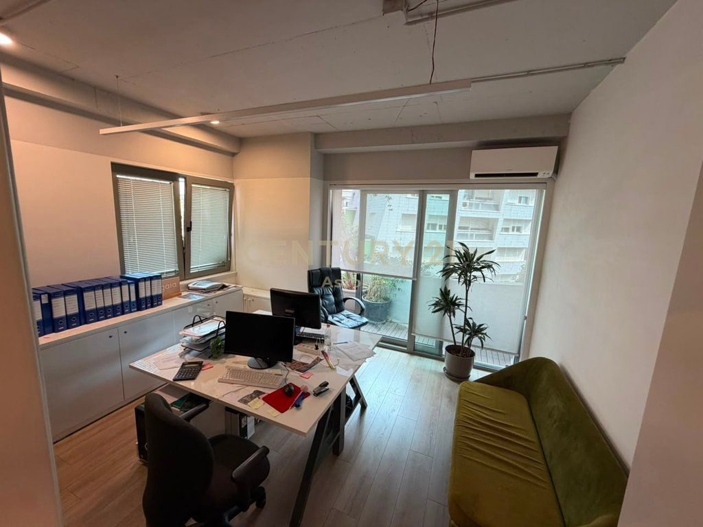 AMBIENTE ELITARIO IN VENDITA IN LION RESIDENCE – IDEALE PER UFFICI, RESIDENZA E INVESTIMENTO