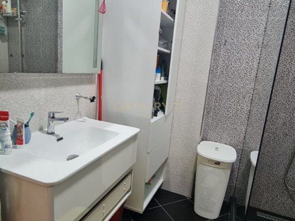 Shitet Apartament 2+1 – Rruga e Elbasanit, Tiranë