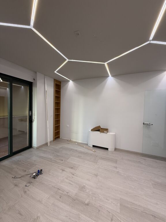 BLOCK BUSINESS PREMISES FOR RENT!