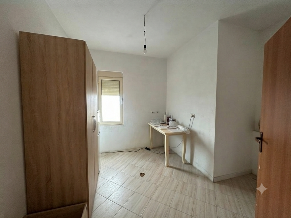 Qera, Ambient per zyra, Komuna e Parisit, Tirane