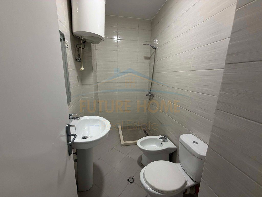 Shitet, Apartament 1+1, Unaza e Re . UNA72125