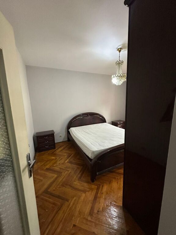 FOR RENT 2+1 CENTER AT THE MINISTRY OF JUSTICE 550 THOUSAND LEKES