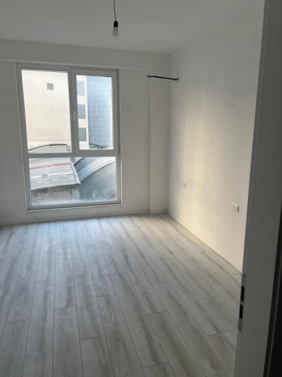 Ofrohet për Shitje Apartament 3+1+3 perballe Stacionit të Trenit, Durres!