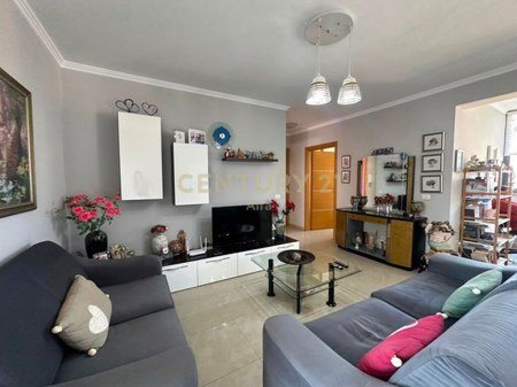 Apartament 2+1+2 per Shitje prane Liqenit te Tiranes!
