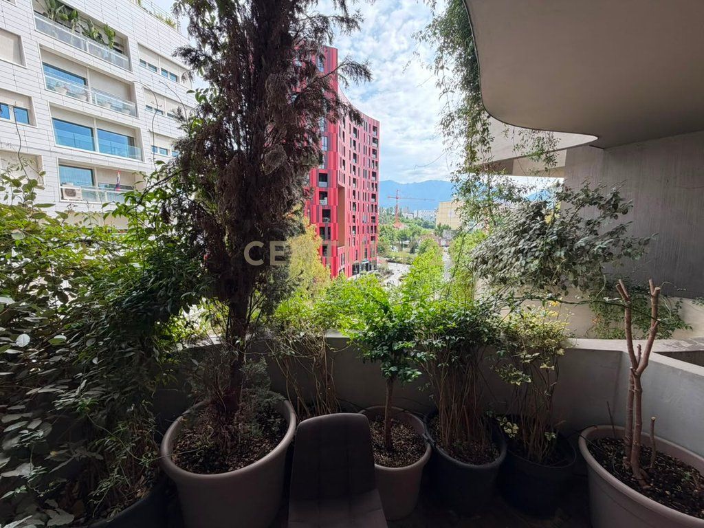 AMBIENTE ELITARIO IN VENDITA IN LION RESIDENCE – IDEALE PER UFFICI, RESIDENZA E INVESTIMENTO