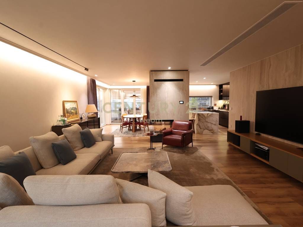 UNIQUE PENTHOUSE FOR SALE IN THE HEART OF THE FORMER BLOCK Exclusive Penthouse – A New Standard of Luxurious Living!