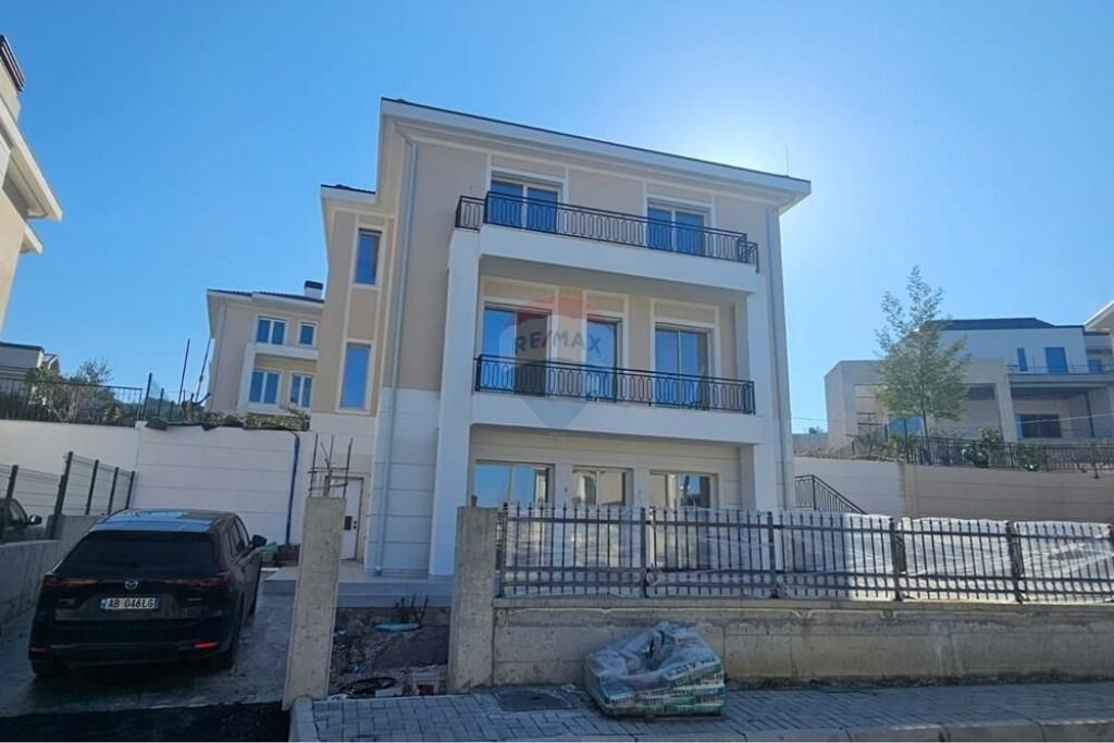 Vilë Luksoze për Shitje në Collina Verde, pranë TEG | 5 Dhoma Gjumi | 1.300.000 €