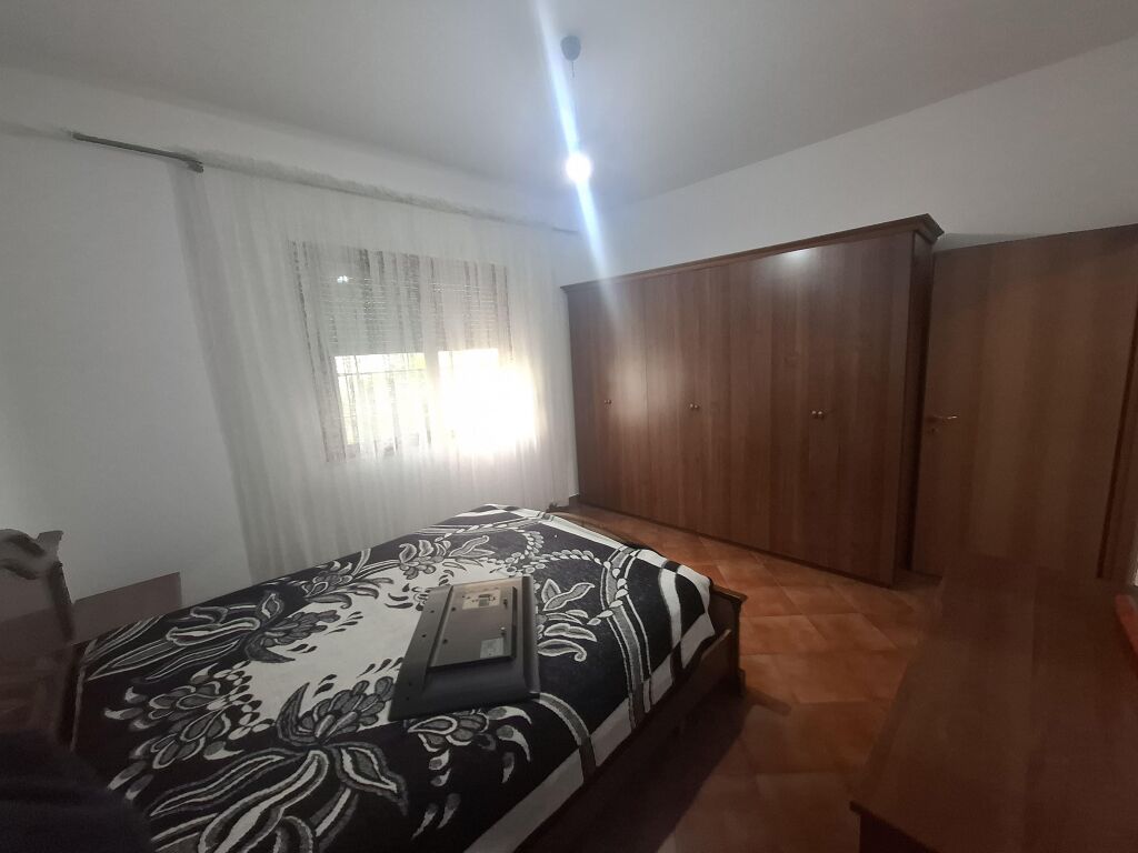 AFFITTASI 1+1 CASA PRIVATA ASTIR 400 MILA LEKE