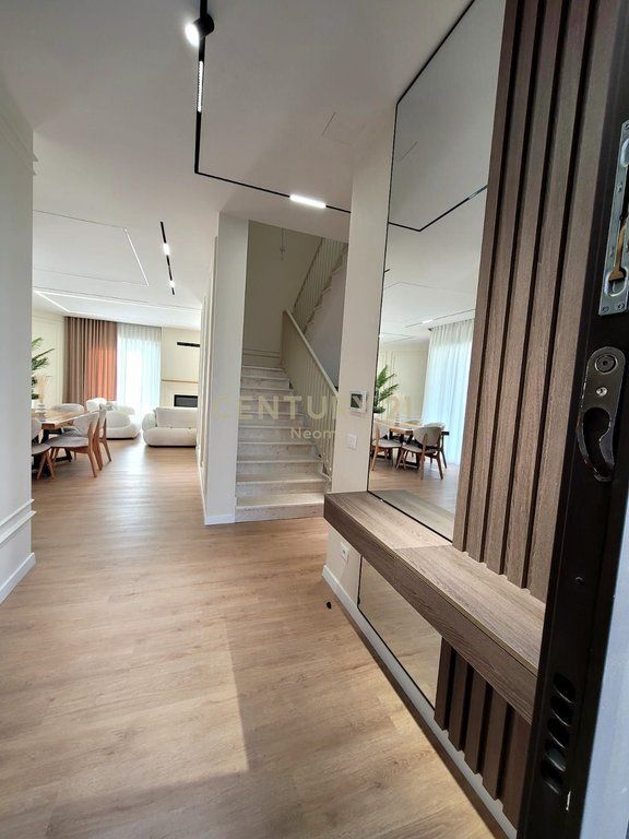 🏡 Villa di lusso in affitto a Green Valley – Privacy, spazio e comfort in una delle zone più richieste di Tirana.