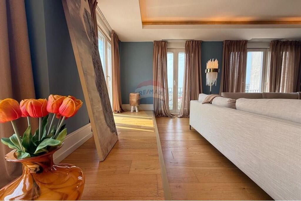 Penthouse Ekskluziv për Shitje – Luks, Arkitekturë Bashkëkohore dhe Panoramë 360° mbi Tiranën