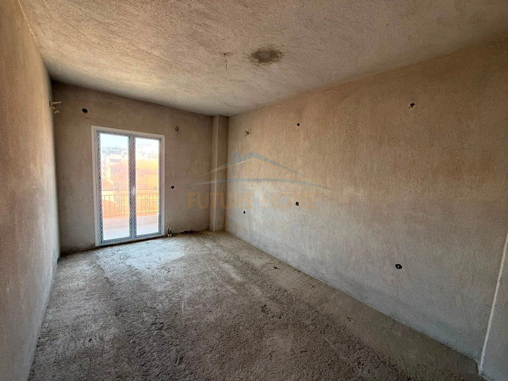 Shitet Apartament 88 m² në Rrugën e Volorekës, Pogradec – 73.000 €