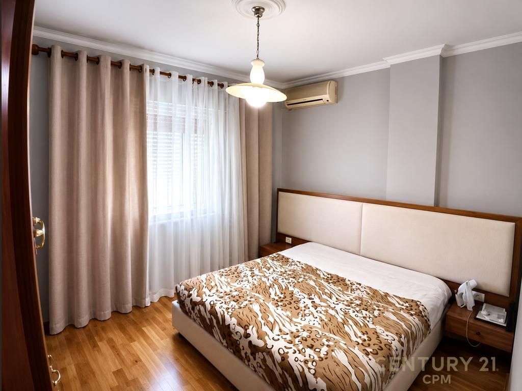 Shitet apartament 3+1 në zemër të Tiranës, pranë Sheshit Skënderbej !