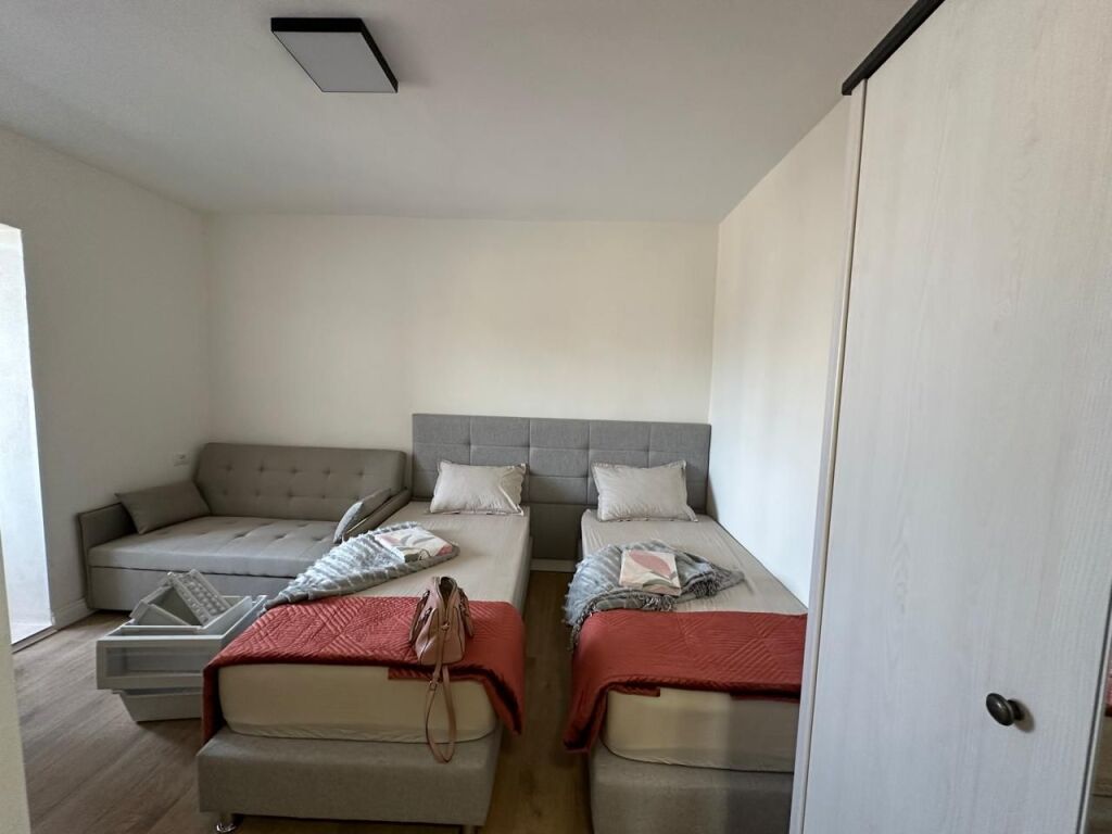 Garsionjere per qera tek ish Tregu Elektrik !