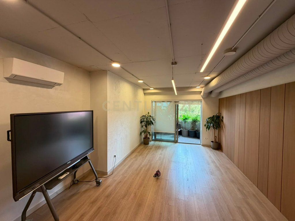 AMBIENTE ELITARIO IN VENDITA IN LION RESIDENCE – IDEALE PER UFFICI, RESIDENZA E INVESTIMENTO