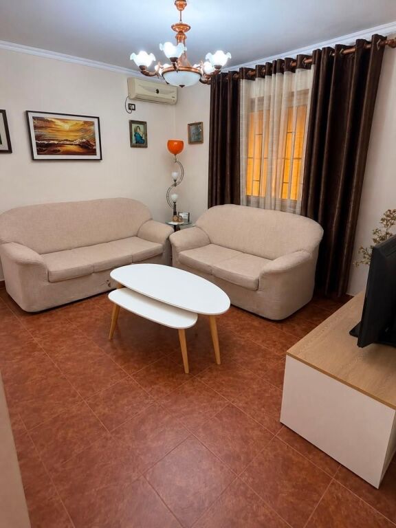 Qera | Apartament 2 + 1 | Shkolla e Bashkuar | 500 €/muaj