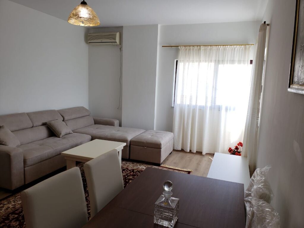 Shitet Apartament tek Tirana e Re