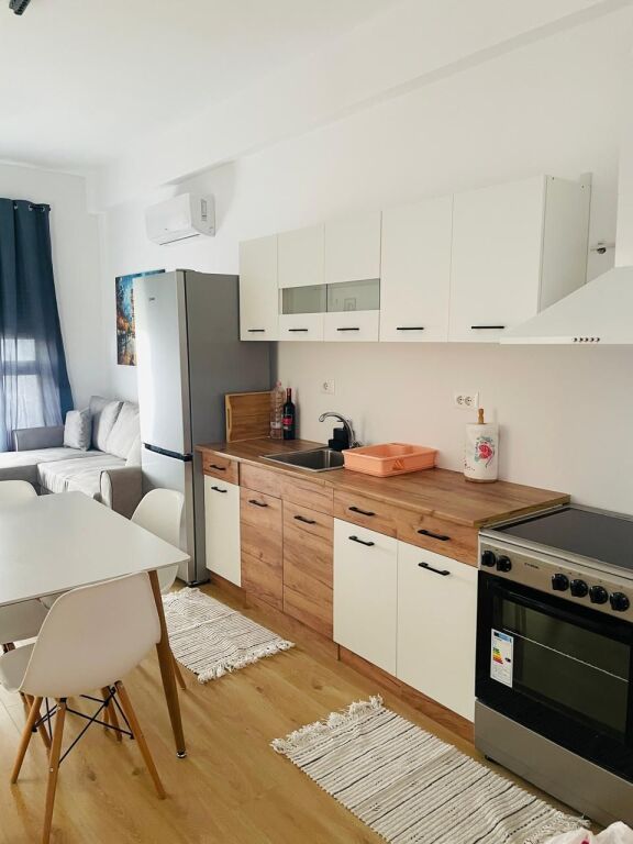 Jepet me qera apartament 1+1 ne Ali Dem, 38 000 lekë