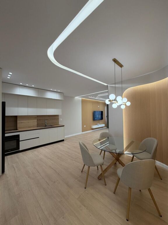 Appartamento 2+1 in vendita – Yzberisht 📍 Posizione: Yzberisht ✨ Dettagli: 📐 Superficie: lordo 114 m², netto 102.6 m² 🏢 6° piano, con ascensore 🛁 1 bagno 🌿 2 balconi 📄 Con certificato di proprietà (Catasto) 💰 Prezzo: 17.100.000 Lek