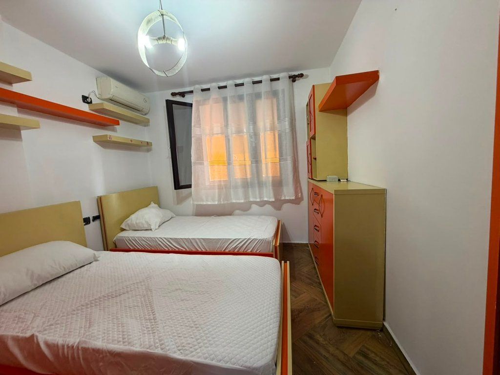 Qera, Apartament 2+1+2, 21 Dhjetori, Tiranë 600 €    60,000 Lekë