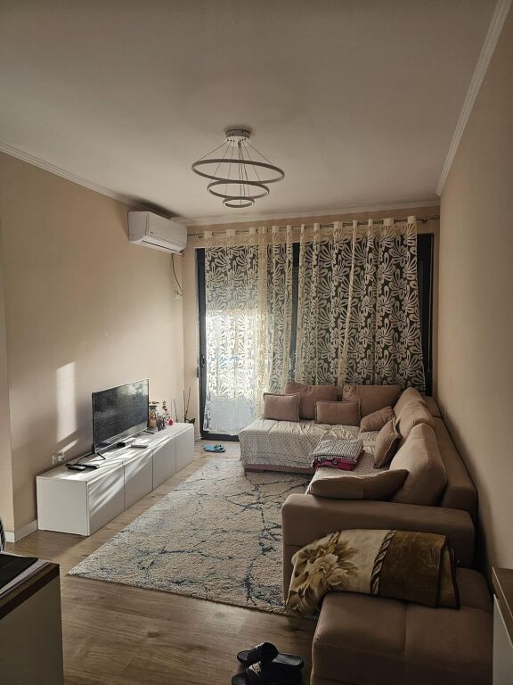 Jepet me qera apartament 1+1 në Astir, 40 000 lekë