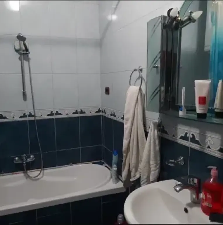 Entrance 2+1 for rent in Kombinat