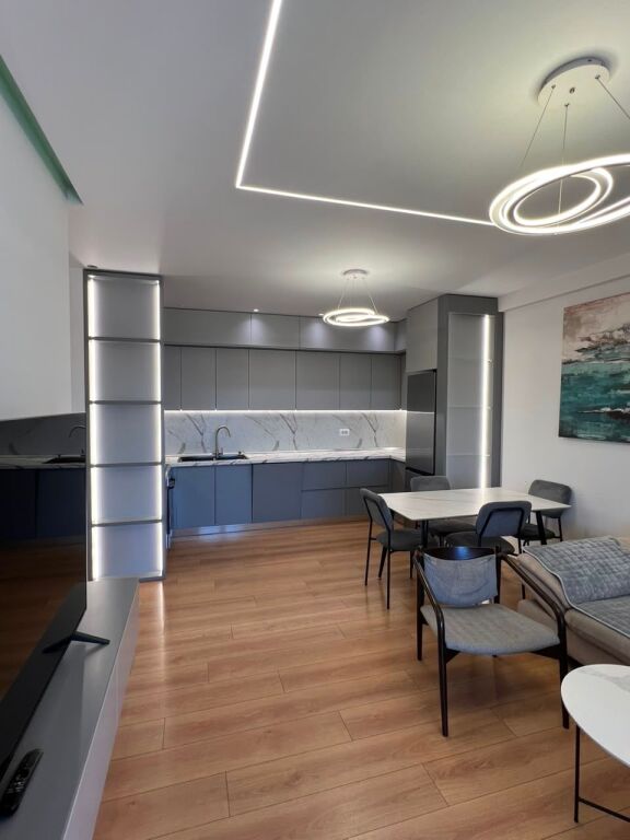 Jepet me qira apartament 2+1+2 +post parkimi tek 5 Maji