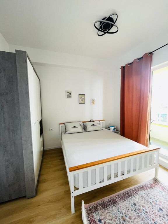 Jepet me qera apartament 1+1 ne Ali Dem, 38 000 lekë