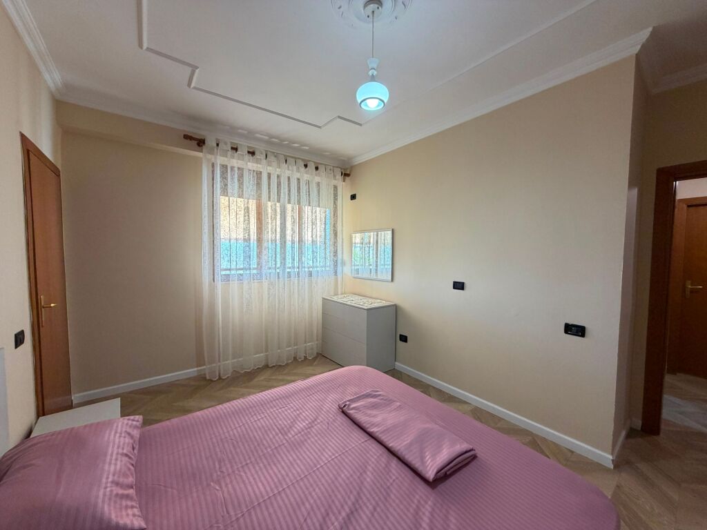 Qera | Apartament 4 + 1 | ISH Ekspozita | 1300 €/muaj