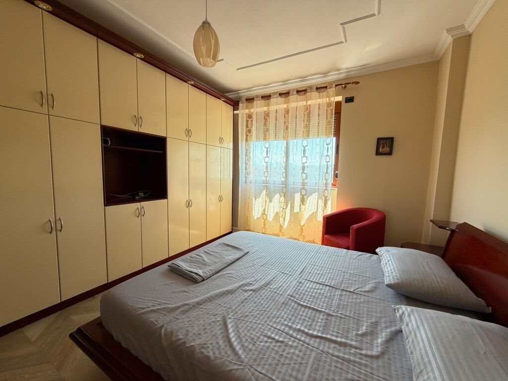 Qera | Apartament 4 + 1 | ISH Ekspozita | 1300 €/muaj