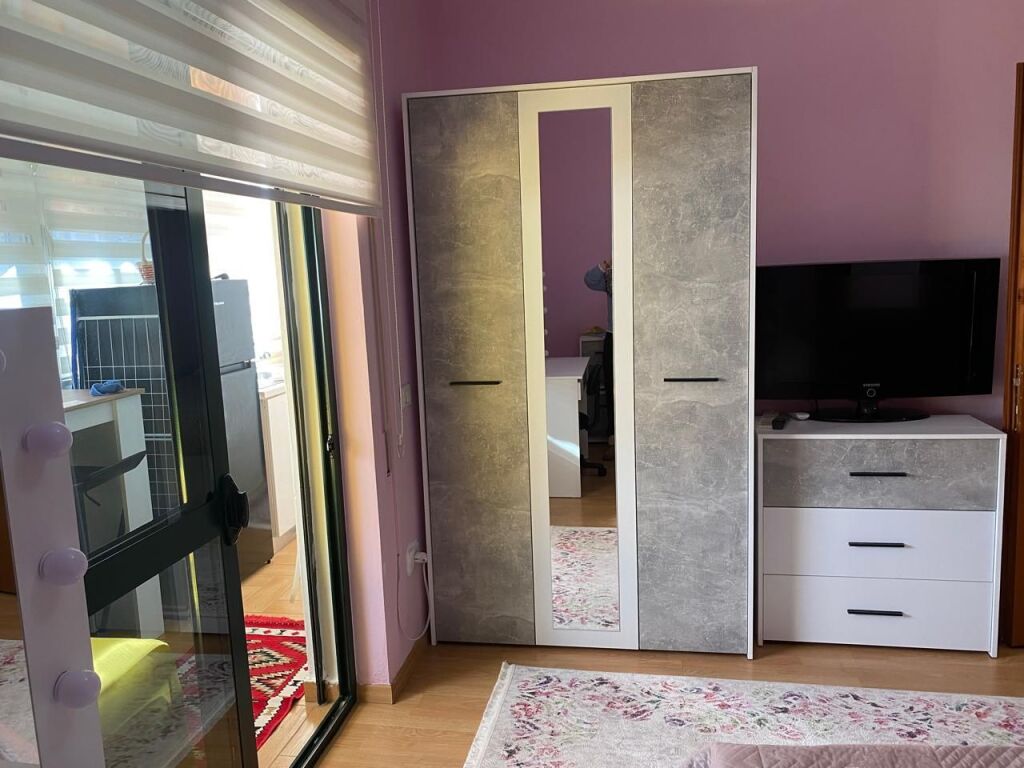 Jepet me qera apartament 2+1 në qendër, 800 €