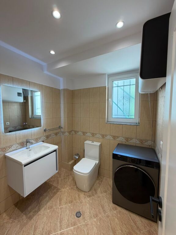 Shitet apartament 1+1 prane Liqenit te Tiranes