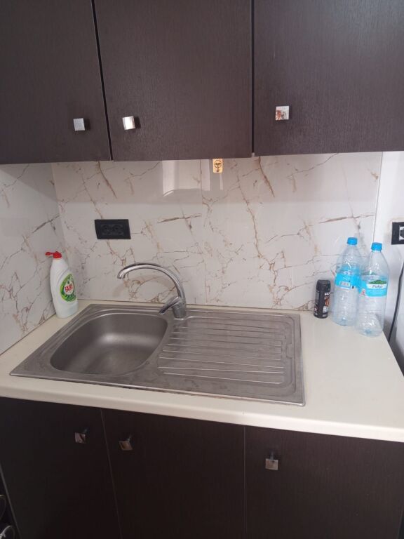 APARTAMENT 1+1. 30000 LEKE.ZOGU I ZI
