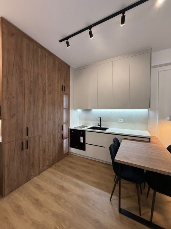 ME QERA: 1+1📍Ali Dem (Rezidenca Kadiu) - 450€/Muaj - I Pabanuar me Pare🔥 - Sp.65m² - Kt.6 || I Arreduar me Arkitekt - 100% e kompletuar ne detaje ✨️