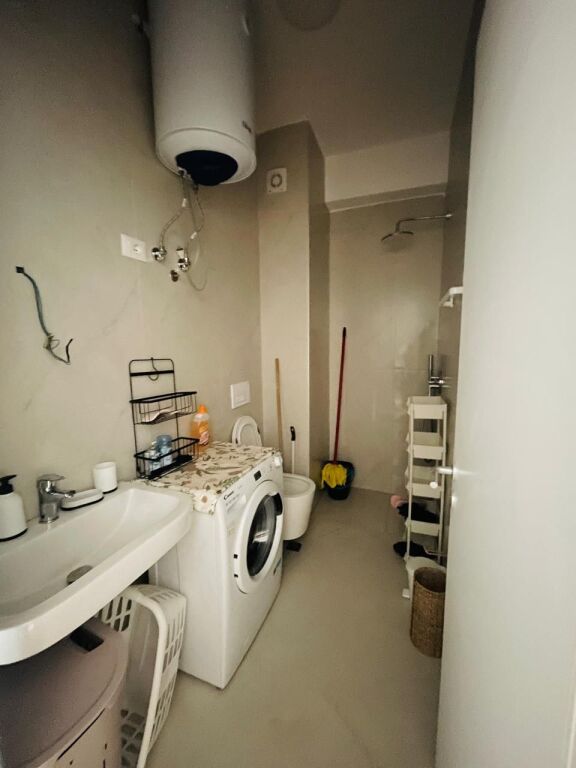 Jepet me qera apartament 1+1 ne Ali Dem, 38 000 lekë