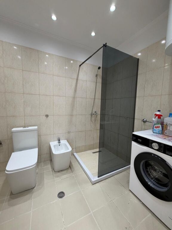 Shitet apartament 2+1 ne Yzberisht!