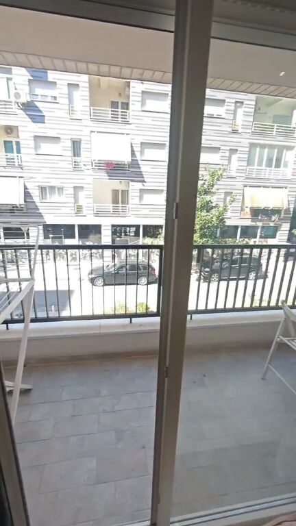 Monolocale in Affitto – Porcelan 📍 Porcelan, vicino a UET e Pediatria 🏢 Edificio nuovo 🛏️ Monolocale  📐 2° piano  💶 45000 lek / mese (Affittato con contratto notarile pagamento tramite banca tassa pagata dal proprietario)
