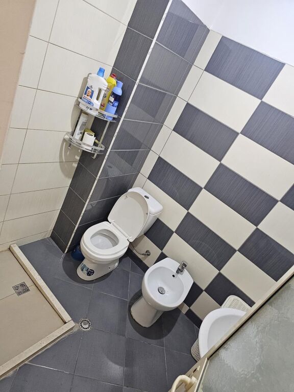 Jepet me qera apartament 1+1 në Astir, 40 000 lekë