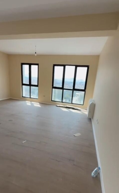 Qera | Ambjent Biznesi | Kompleksi Arlis | 800 €/muaj
