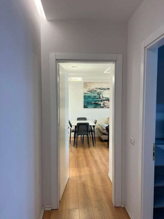 Jepet me qira apartament 2+1+2 +post parkimi tek 5 Maji